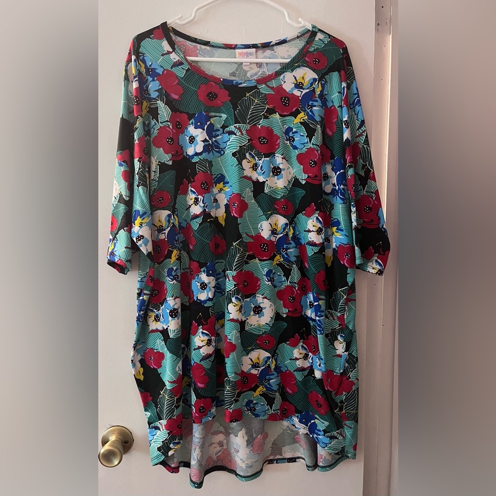 LuLaRoe- Irma 
Like new
Size 3xl